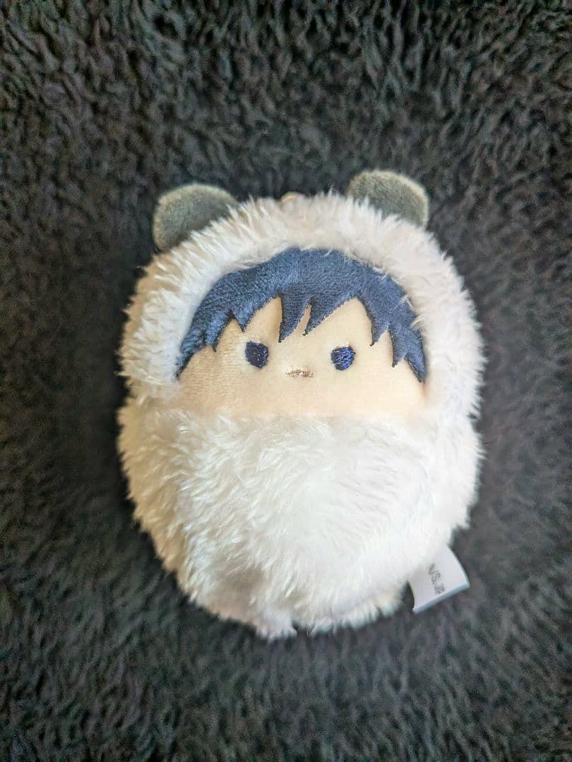 Front view of the plush toy (呪術廻戦 くるみたぴぬいVol.1 伏黒恵) showing its embroidered face and fluffy white body.