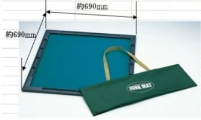 Green mahjong mat shown with a green carrying bag and labeled dimensions (approximately 690 mm).