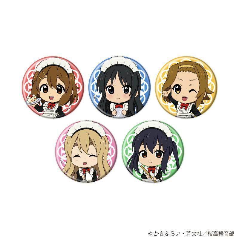 Five round can badges showing mini character (chibi) illustrations in maid costumes from the TV anime "けいおん！", arranged on a white background.