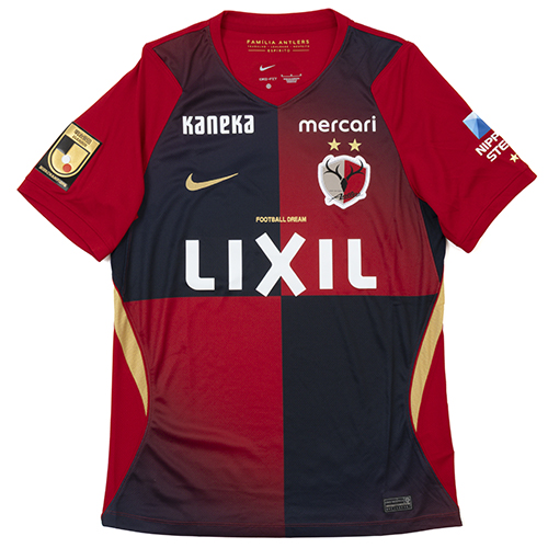 Front view of the 26-27 鹿島アントラーズ 1st ユニフォーム showing red and dark navy quarters with the club crest and sponsor logos.