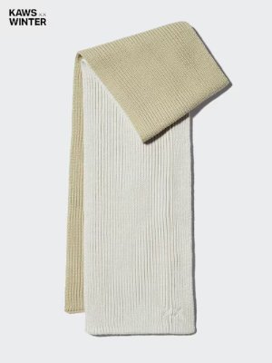 Flat-lay of the knit scarf showing ribbed texture and contrasting beige and off-white panels.