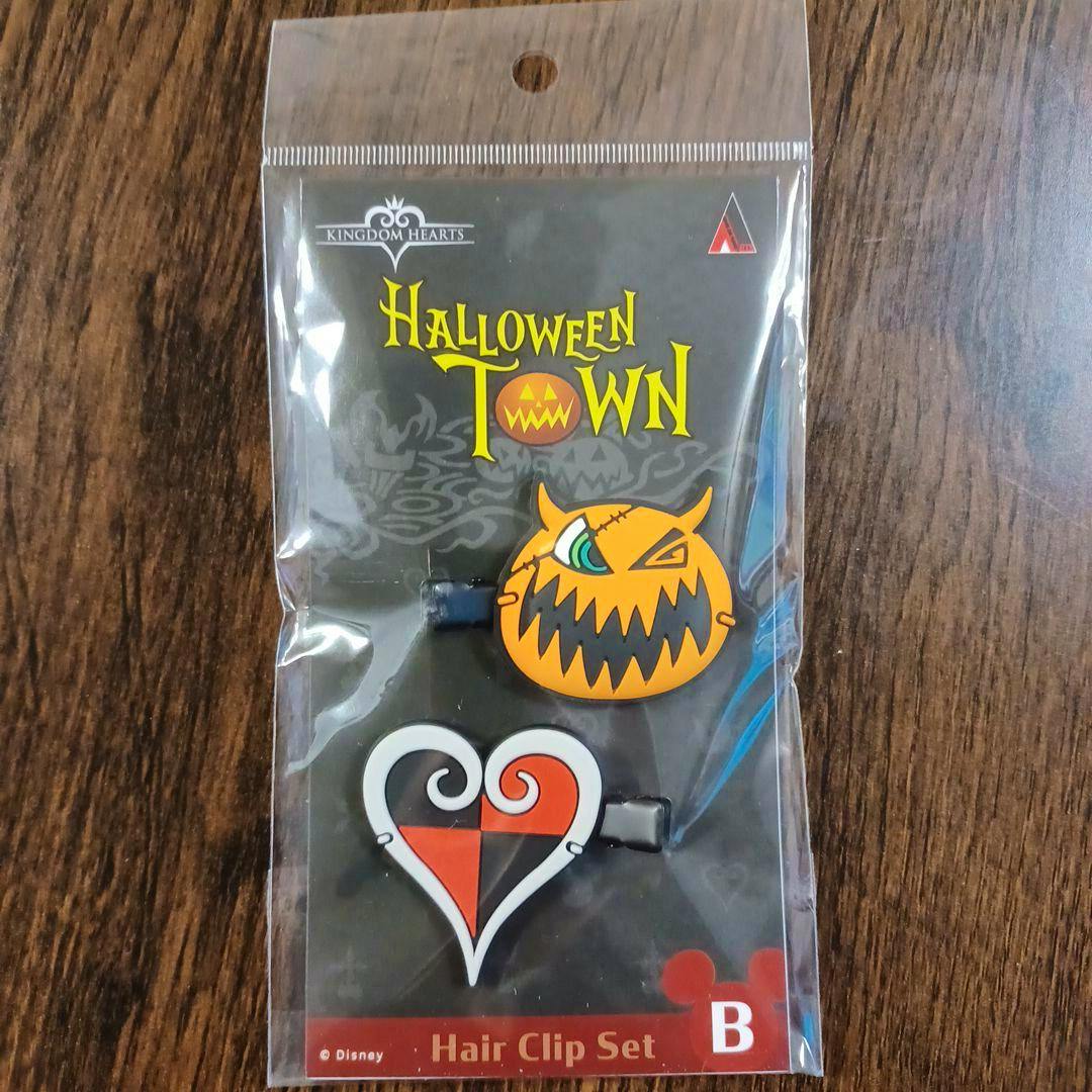 Front view of the sealed Halloween Town B Hair Clip Set (Kingdom Hearts II) showing two decorative plastic hair clips in original packaging.