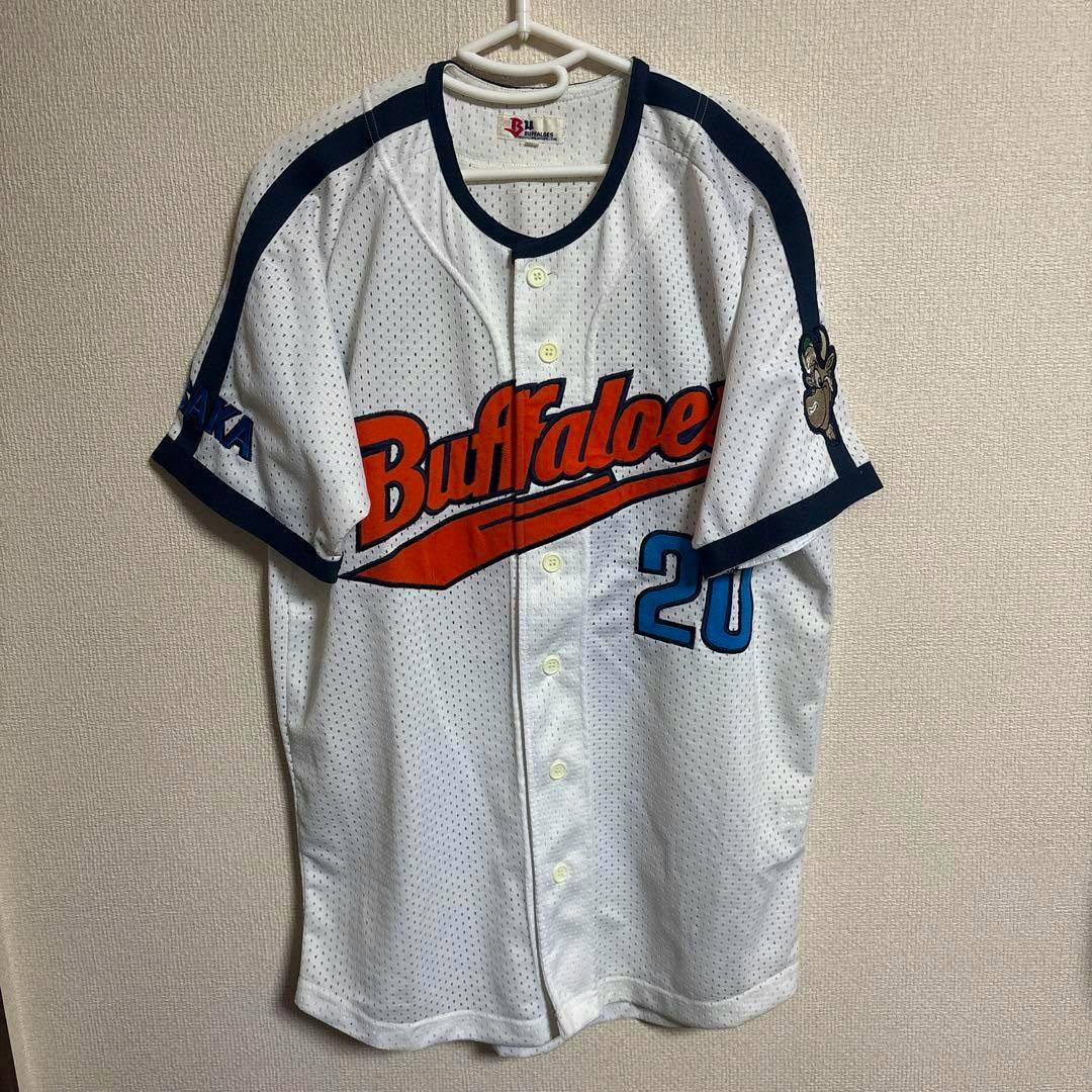 Front of a white 近鉄バファローズ (Kintetsu Buffaloes) baseball jersey for タフィー ローズ showing the 'Buffaloes' script on the chest and number 20.