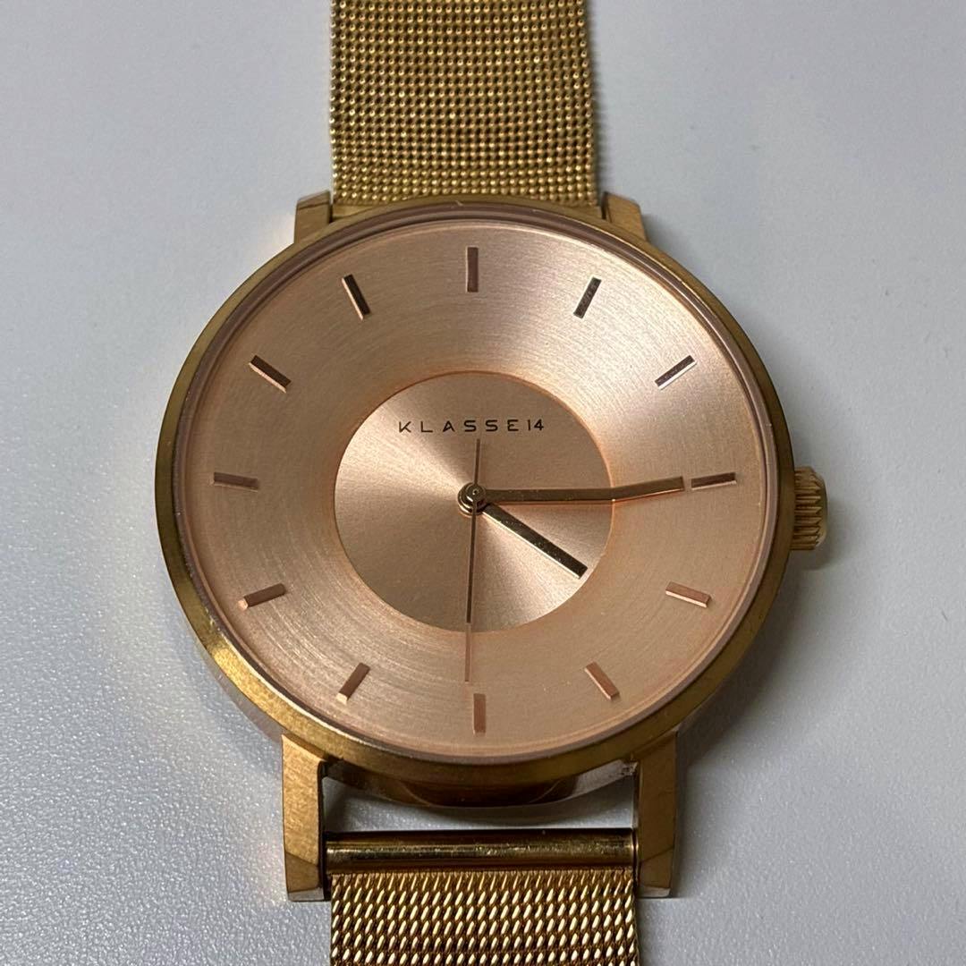Front view of the KLASSE14 Volare wristwatch in gold showing the round dial with KLASSE14 logo, hour markers, hands, and a gold mesh strap.