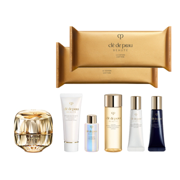 La Crème kit components including a gold jar, several tubes and bottles, and two gold sachets on a white background.