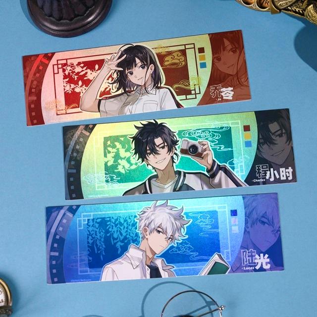 Three holographic ticket-style trading cards from 時光代理人 逸風翩然シリーズ featuring illustrated characters laid out on a blue background.