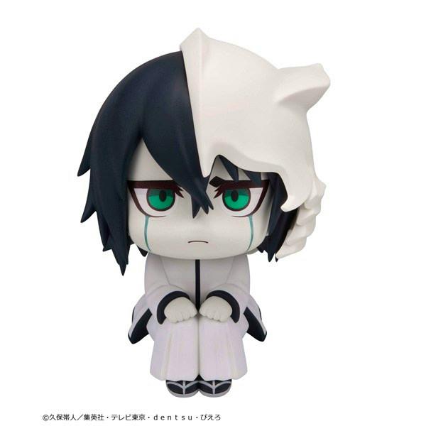 Front view of the Ulquiorra Cifer figure from TV anime BLEACH, seated with the half mask on his head.