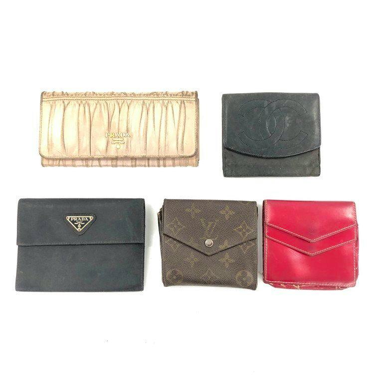 Five cow leather wallets (Louis Vuitton, CHANEL, PRADA and others) arranged on a white background.