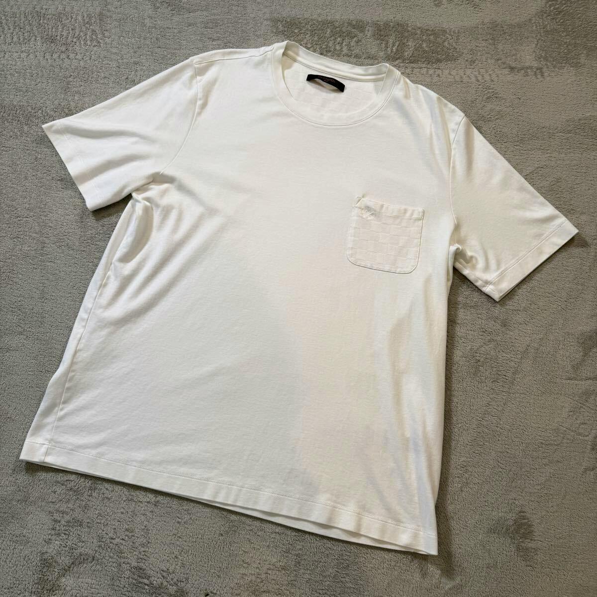 White Louis Vuitton cotton short-sleeve crewneck T-shirt with a chest pocket laid flat.
