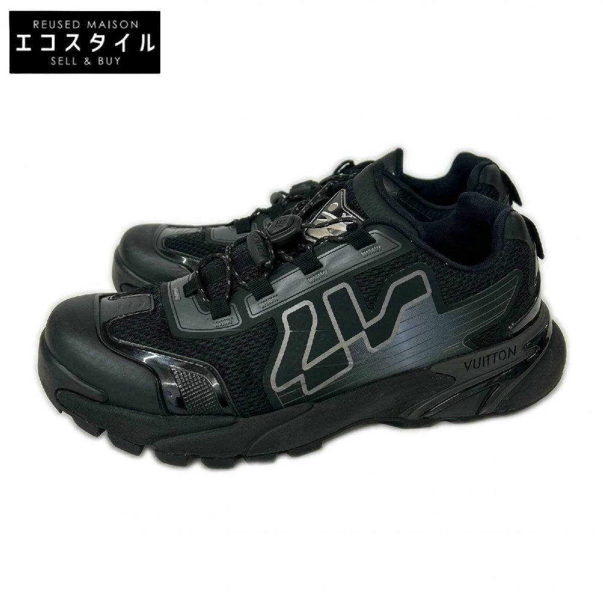 A pair of black LOUIS VUITTON LVランナー タティック sneakers shown from the side on a white background.
