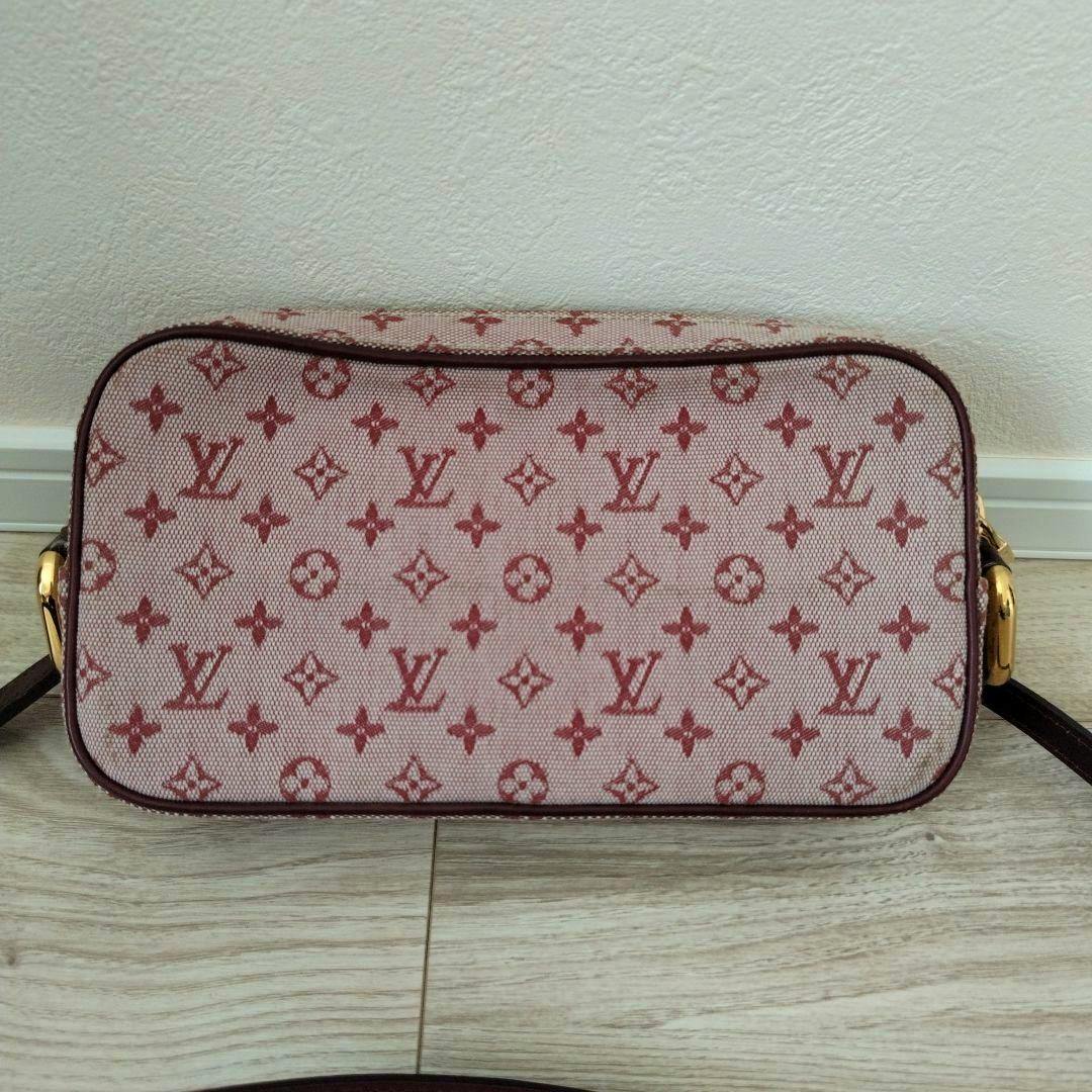 Back view of the LOUIS VUITTON モノグラムミニ ジュリエット チェリー bag showing the monogram pattern on a wood floor.