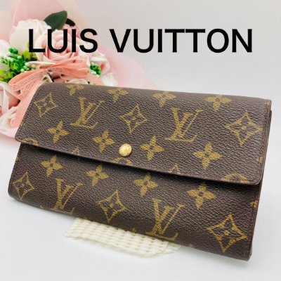 Front view of the Louis Vuitton Monogram long wallet (サラ 627) with flap and snap button.
