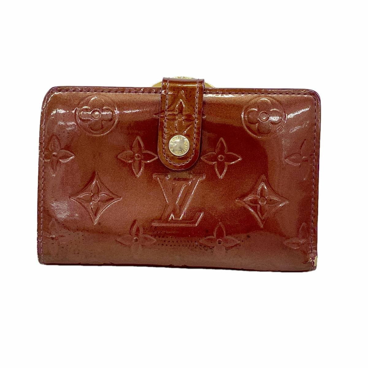 Front view of the Louis Vuitton Vernis wallet with embossed monogram and a snap-strap closure.