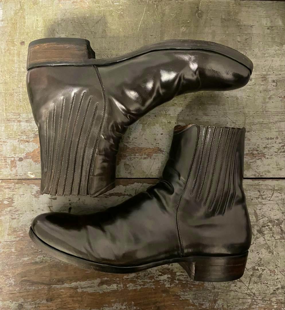 Two leather sidegore boots (size 41) shown side-by-side on a wooden surface from a side profile.