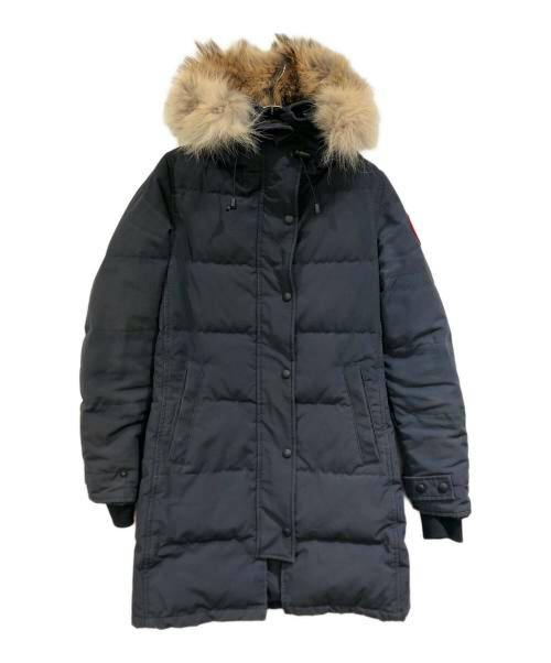 Front view of the men's Mackenzie polyester parka in dark color with a fur-trimmed hood, quilted sections, and front pockets.