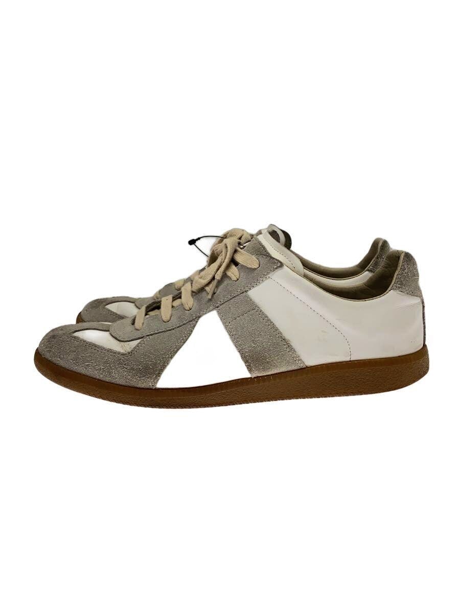 Side view of the Maison Margiela low-cut sneaker in white suede with gum sole.