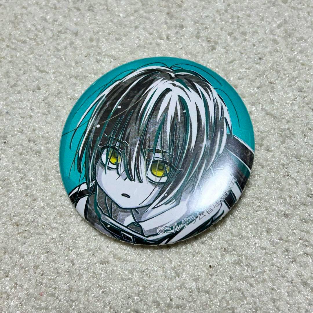 Front of a round Ani-art can badge showing the character "アマネ" from MILGRAM with yellow eyes on a teal background.