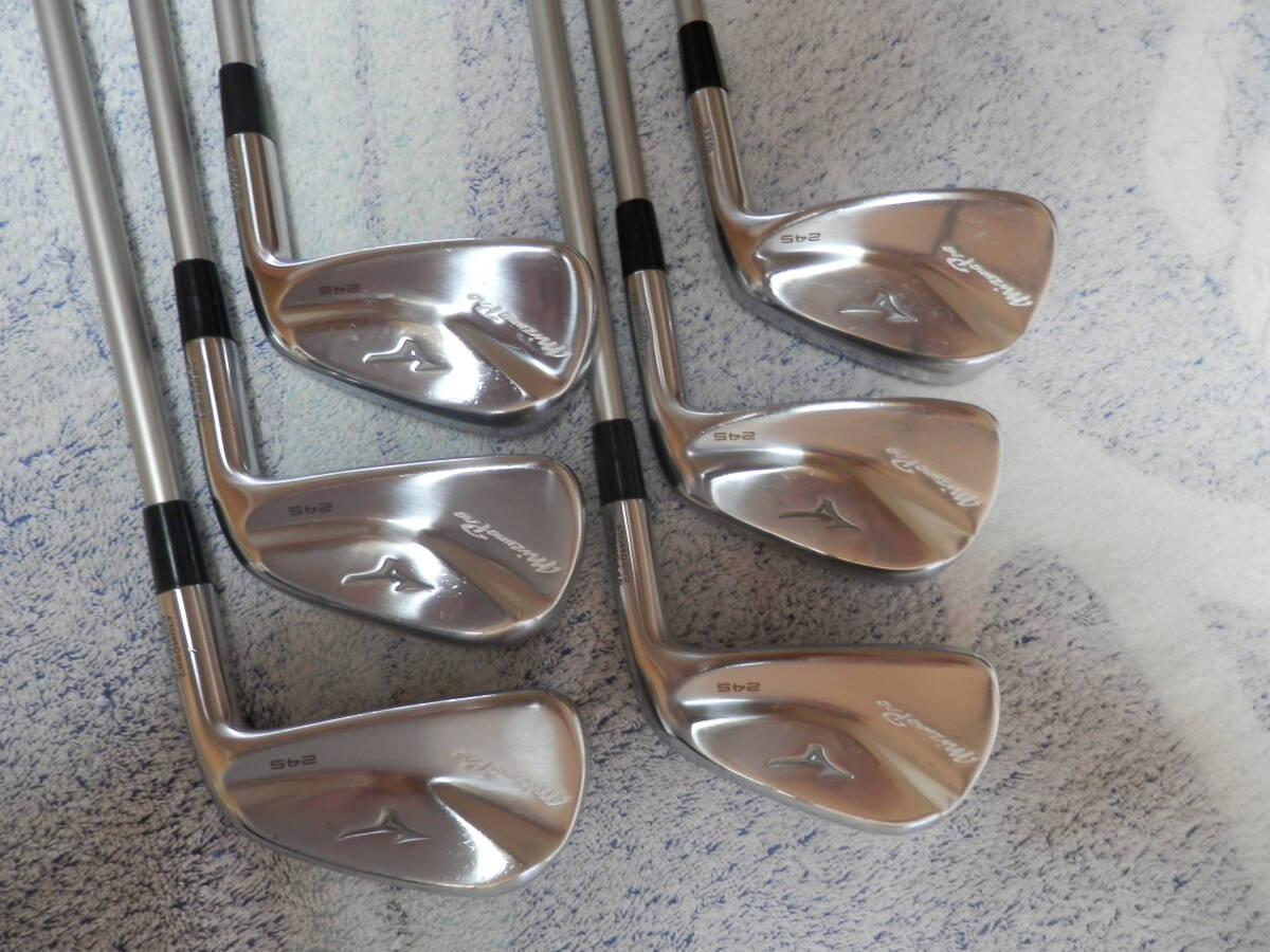 Six Mizuno golf iron heads (5–PW) with shafts laid on a towel.