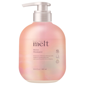Rounded pink pump bottle of Moist Shampoo (480 ml) labeled "melt".