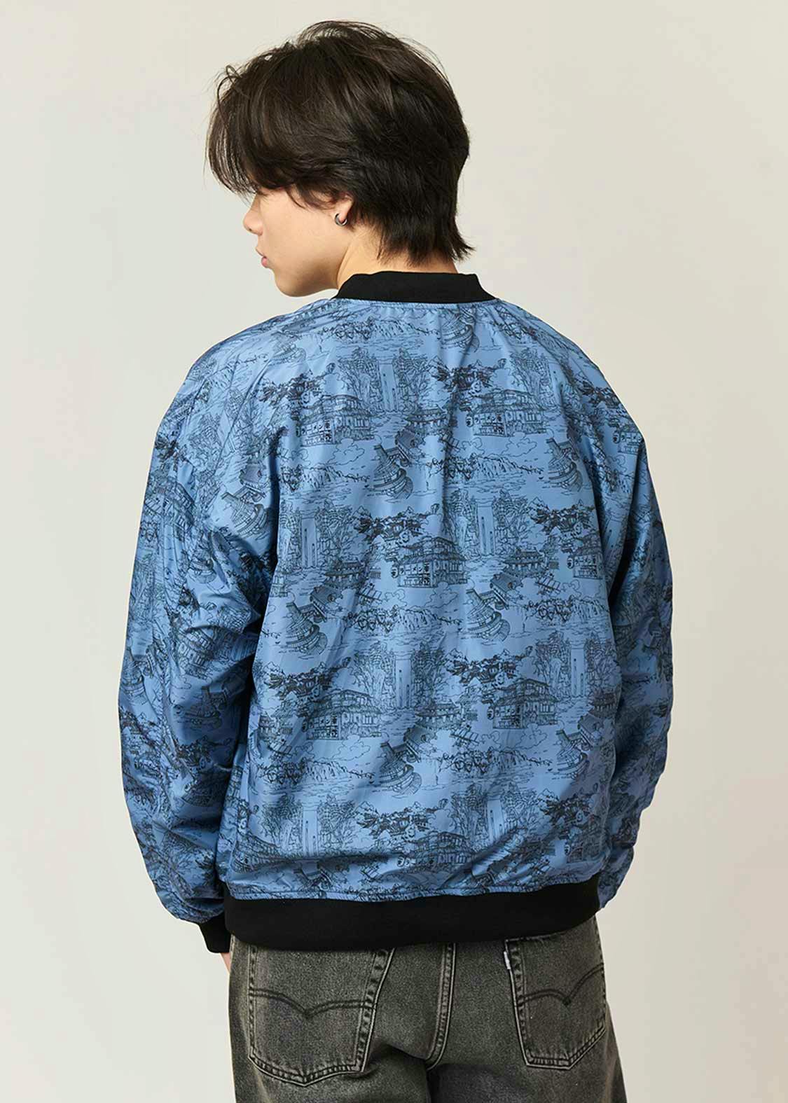 Back view of the reversible men's polyester jacket in light blue with an all-over printed pattern, worn by a model.