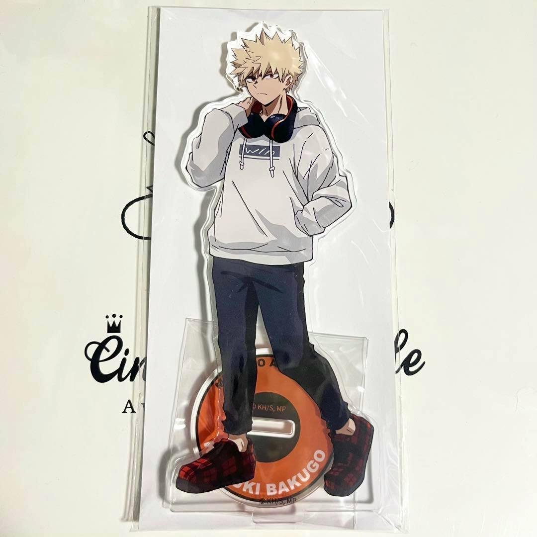 Packaged acrylic stand of Bakugo Katsuki from My Hero Academia showing the full character figure on its round base.