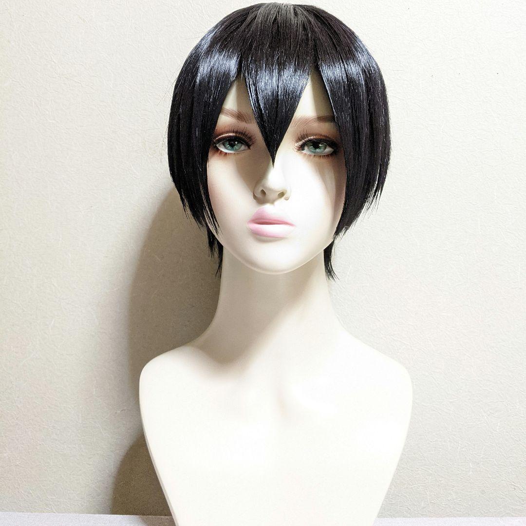 Front view of a short black synthetic wig with M-shaped bangs displayed on a mannequin head.