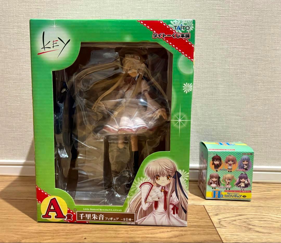 Front view of the unopened green-boxed A-prize figure of 千里朱音 with a smaller H-prize box placed to the right.