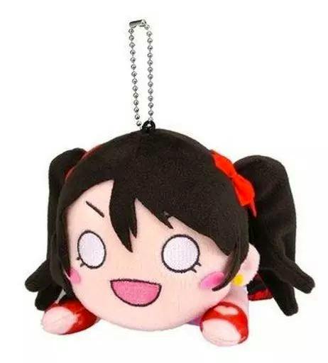 Lying plush keychain of Nico Yazawa (矢澤にこ) from Love Live!, showing her face and twin tails on a white background.