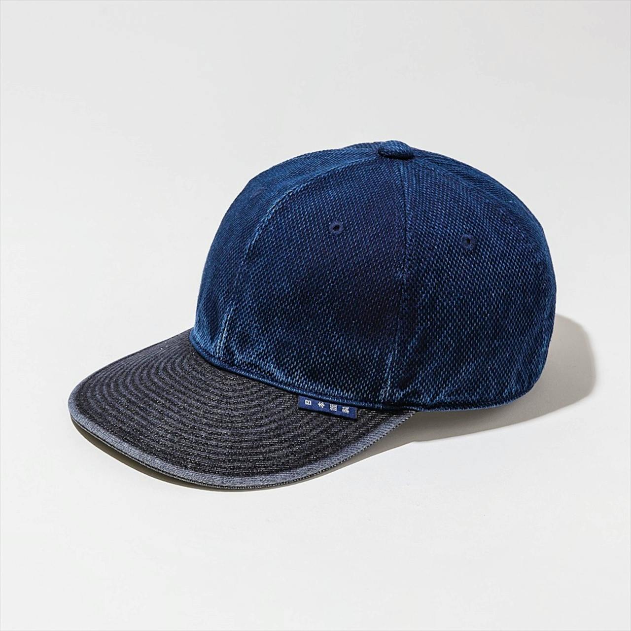 A CLASSIC 6P CAP (cotton) displayed from a three-quarter angle on a white background.