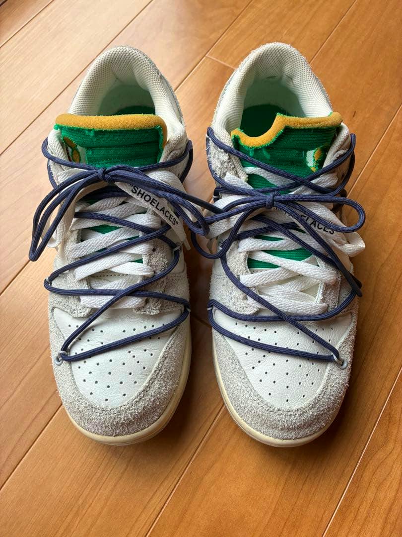 Top-down view of the NIKE Off-White Dunk Low sneakers (27.5cm) showing both shoes' toe boxes, tongues, and laces on a wooden floor.