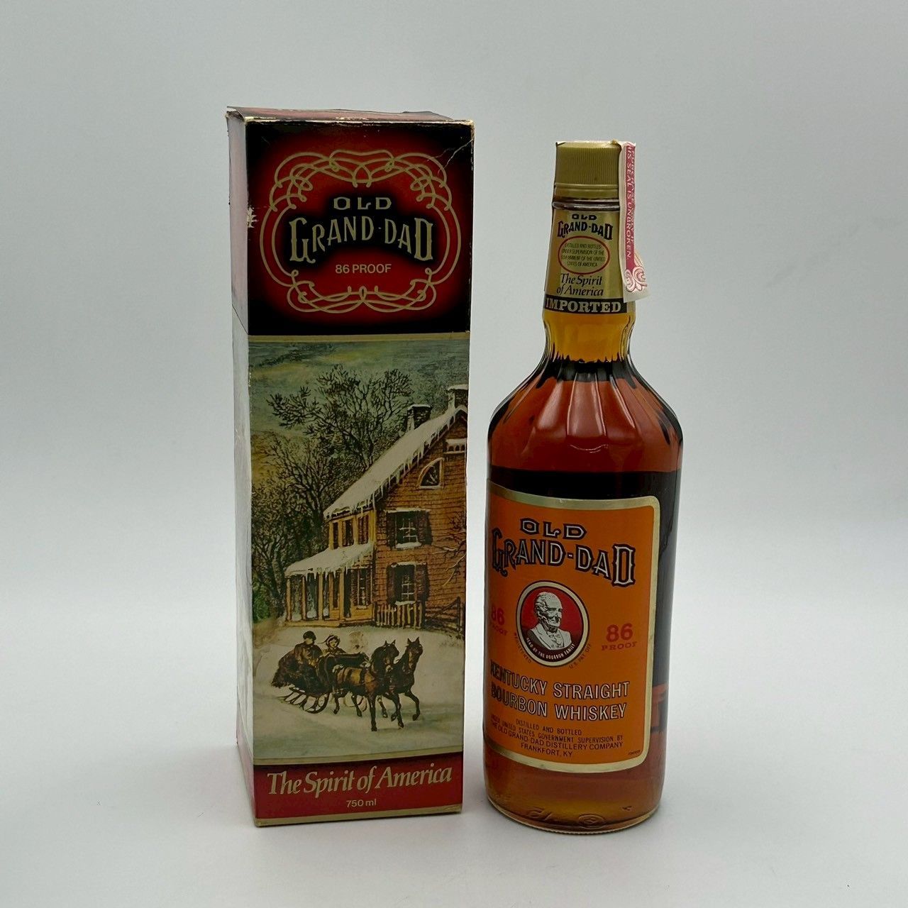 A bottle of OLD GRAND-DAD Kentucky Straight Bourbon Whisky (750ml, 86 proof) displayed next to its decorative box on a white background.
