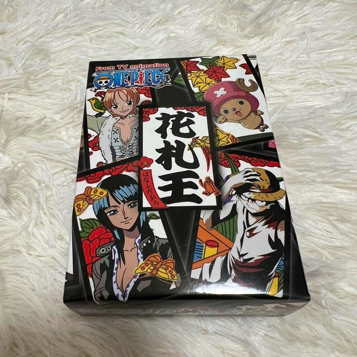 Box for a One Piece hanafuda (trump) deck showing illustrated One Piece characters and the title "花札王" on the front.
