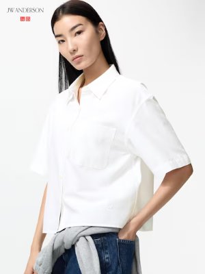 Model wearing a white oxford shirt with short sleeves and a chest pocket.