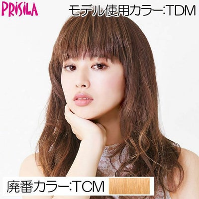 Model wearing the synthetic front-bang wig in cream milk-tea color, showing long wavy hair with blunt bangs.