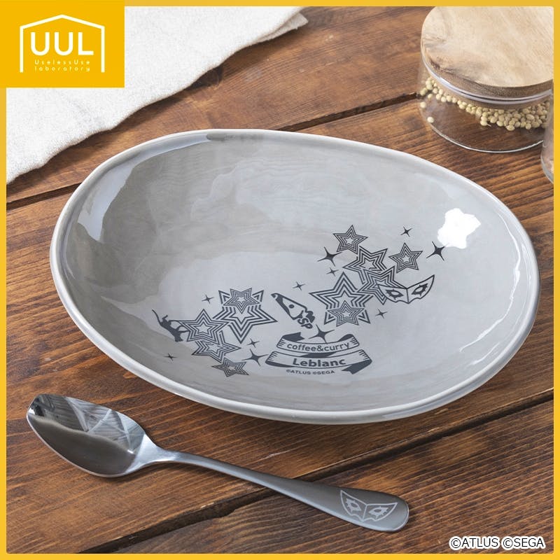 Persona 5: The Royal gray oval plate with star-and-mask print and its matching spoon displayed on a wooden surface.