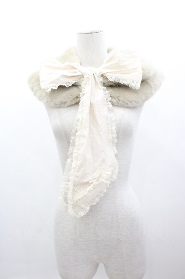 Front view of the PINK HOUSE fur ribbon ti-pet (brown x pink) displayed on a mannequin, showing a large bow and long lace-trimmed tails.