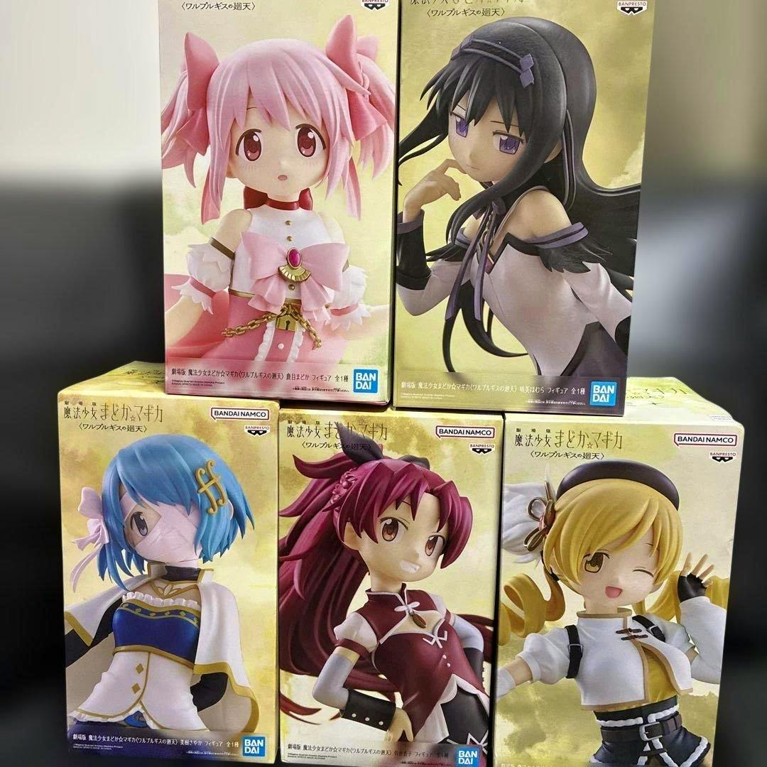 Five boxed figures from the Puella Magi Madoka Magica movie are shown arranged in a stacked display.