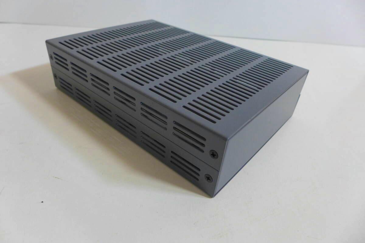 Angled view of the vented metal リードのケース DC-1450A on a white surface.