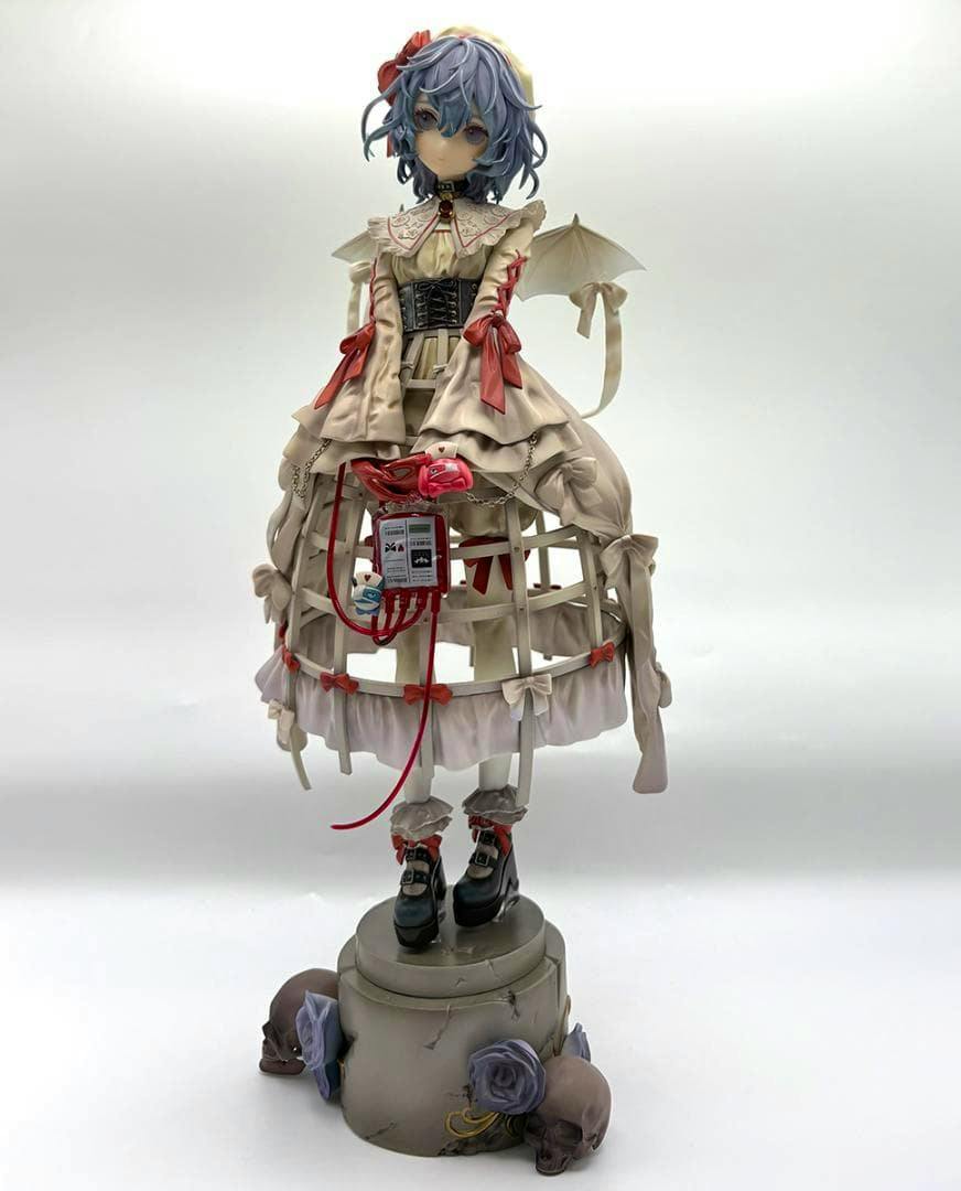 Full-body photo of the レミリア・スカーレット Blood Ver. APEX figure on its round base, showing the caged skirt, wings, and red tubing accessory.