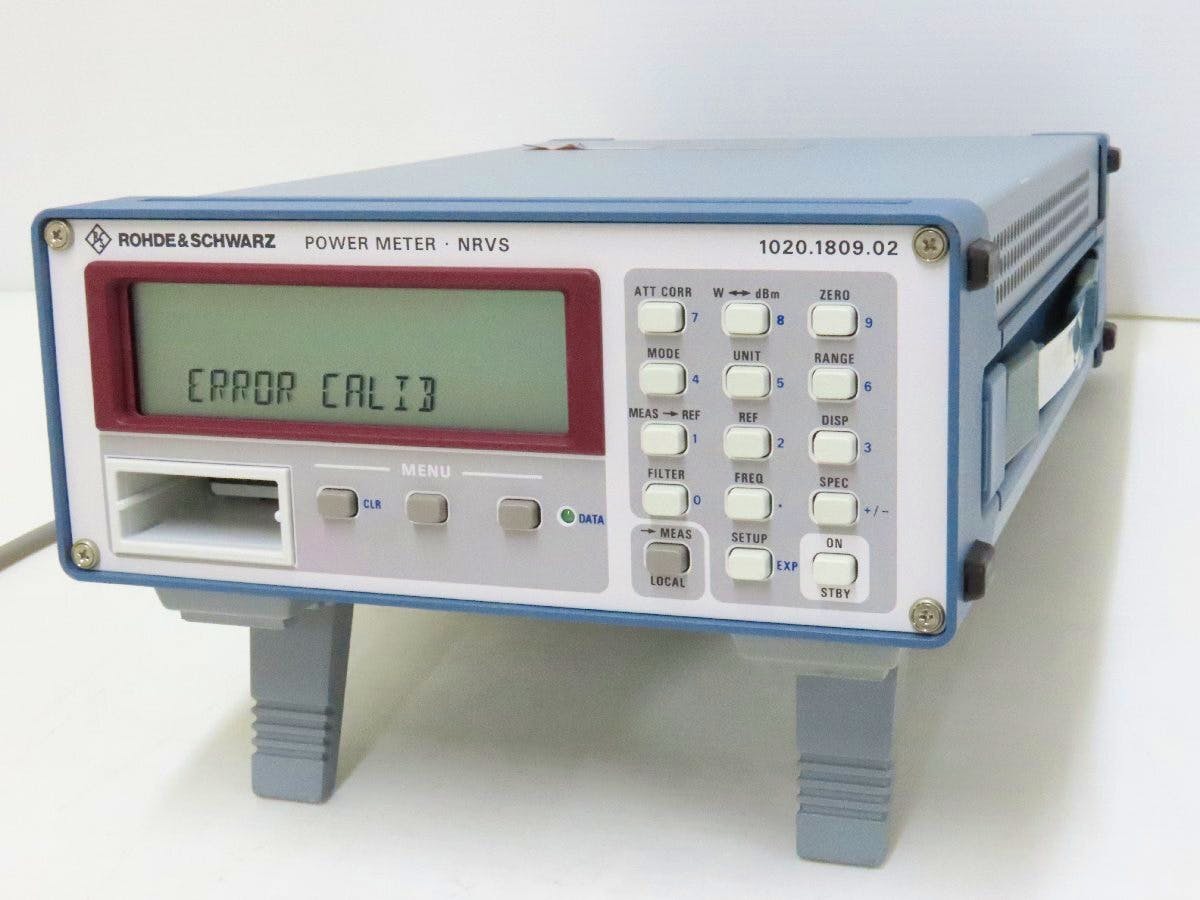 Front view of the digital multimeter showing its display reading "ERROR CALIB" and the front control buttons.