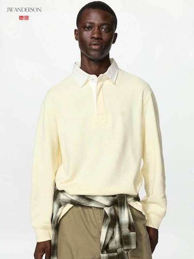 Male model wearing the ラガーシャツ, a pale yellow long-sleeve shirt with a white collar.