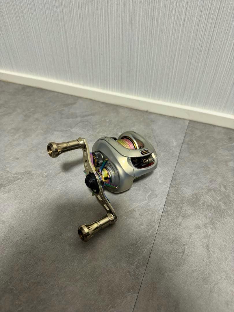 Front-side view of the SHIMANO 08 Metanium Mg DC 7 baitcasting fishing reel with line spooled on the reel.