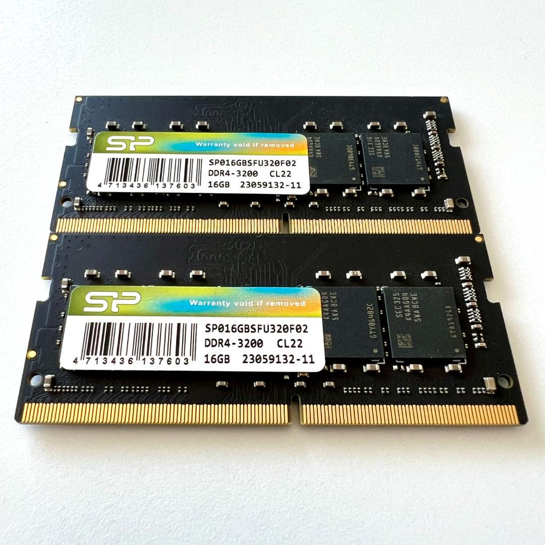 Two SiliconPower DDR4-3200 RAM modules (32GB total) photographed on a white background with labels visible.