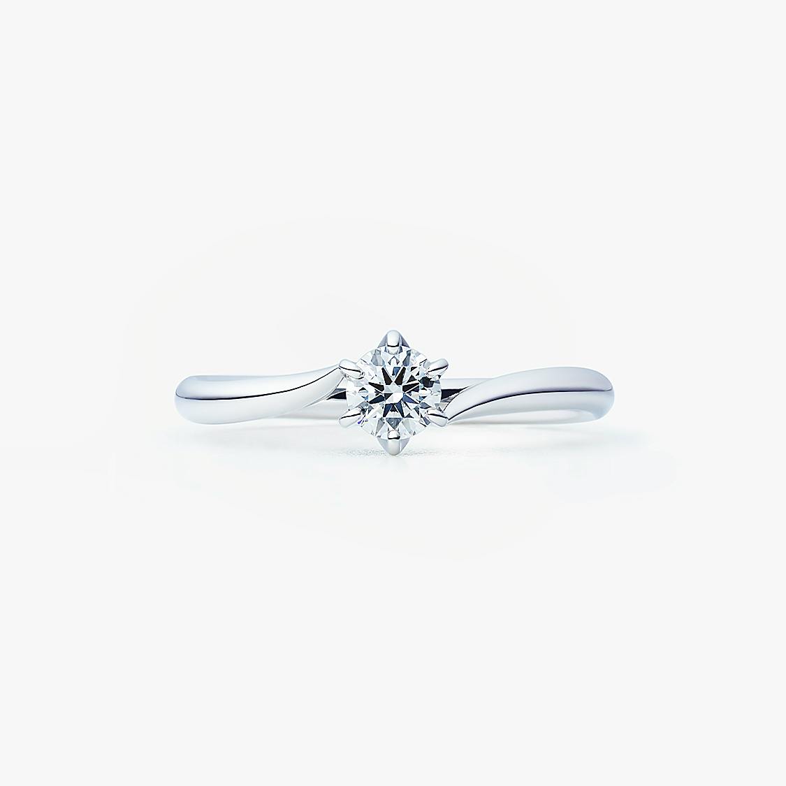 Front-facing photograph of the Sincereシンシア platinum ring centered on a white background, showing its solitaire diamond.