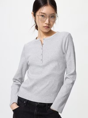 Model wearing the long-sleeve cotton crew-neck T in light gray, front view.