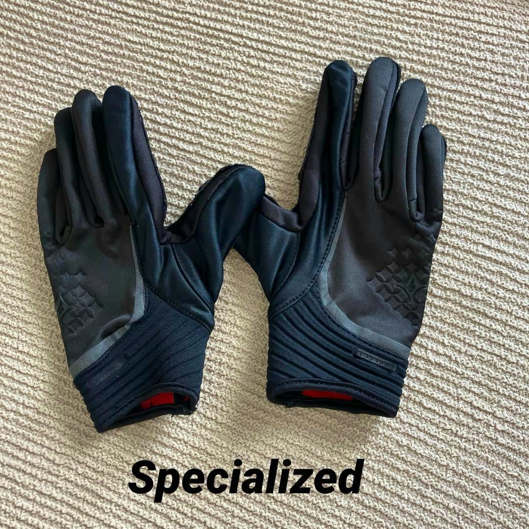 Pair of Specialized women’s small winter gloves laid flat showing the backs on a beige carpet.