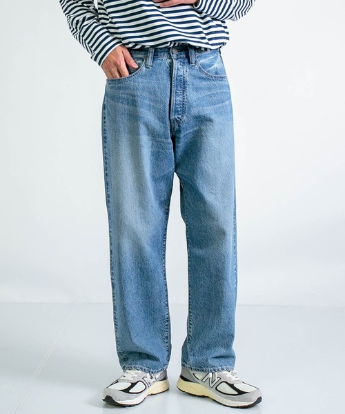 Front view of the men's light-blue 12oz selvage denim five-pocket wide tapered jeans worn by a model.