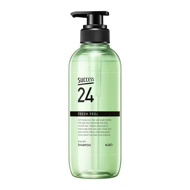 Front view of the サクセス24 フレッシュフィールシャンプー 400ml green shampoo bottle with a black pump dispenser and product label.