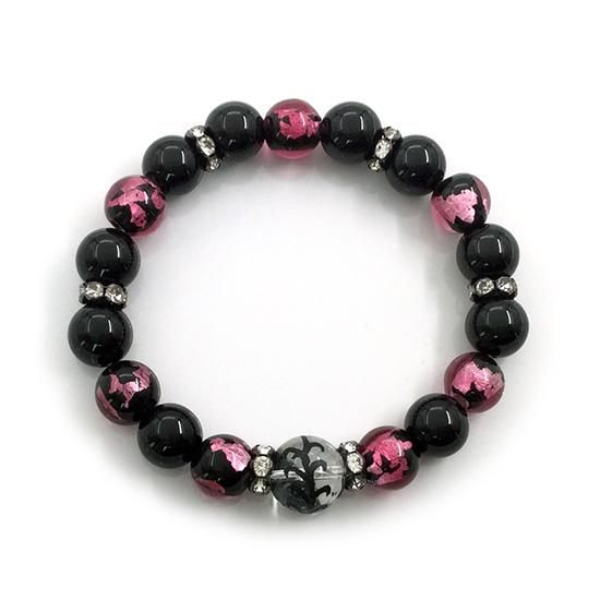 Bracelet with onyx and night-cherry-blossom pink crystal beads, a central black-engraved crystal and rhinestone rondelles on a white background.