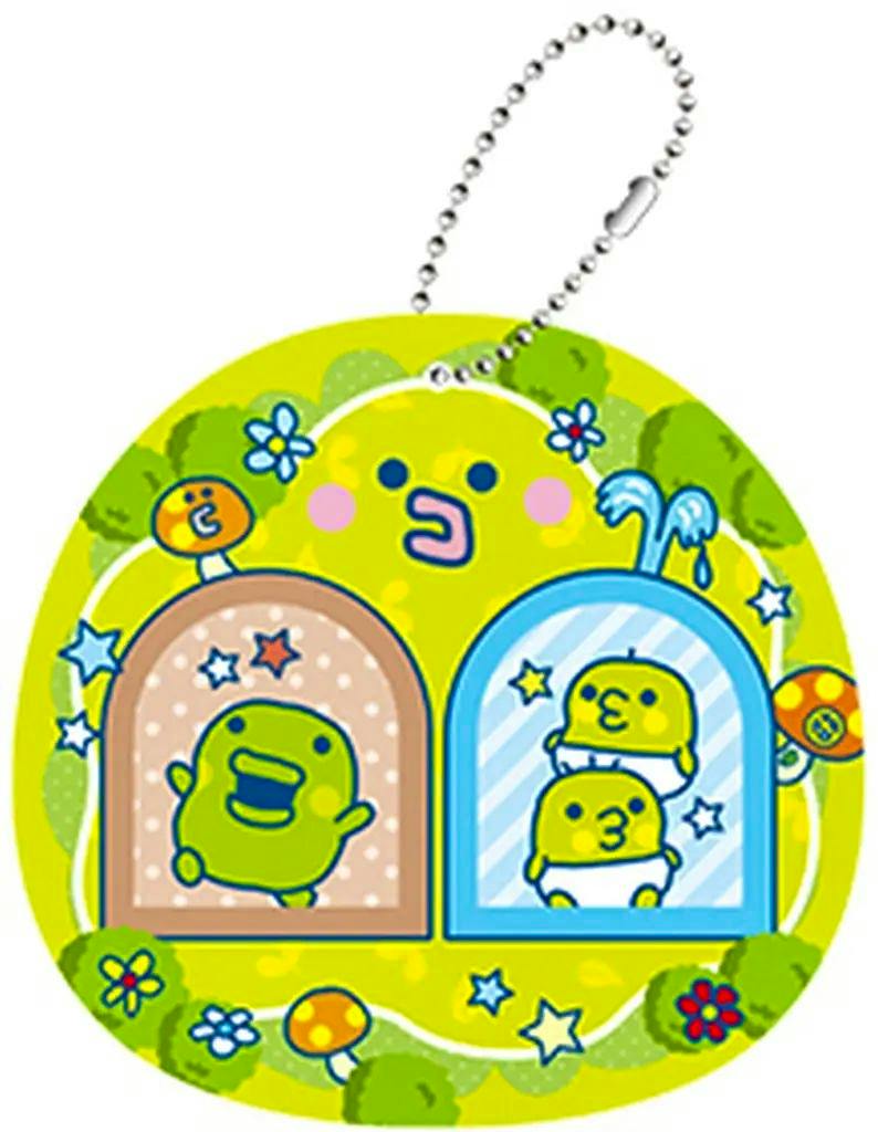 Round green acrylic keychain showing Kuchipatchi and Chibipatchi characters with a short ball chain.